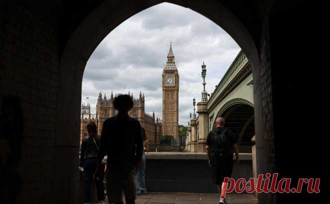 Кто победит на парламентских выборах в Британии и что это будет значить. Консервативная партия, судя по всем опросам, стоит перед лицом поражения. Социологи прочат победу на парламентских выборах оппозиционным лейбористам, а место премьера — их лидеру Киру Стармеру. Подробнее — в материале РБК