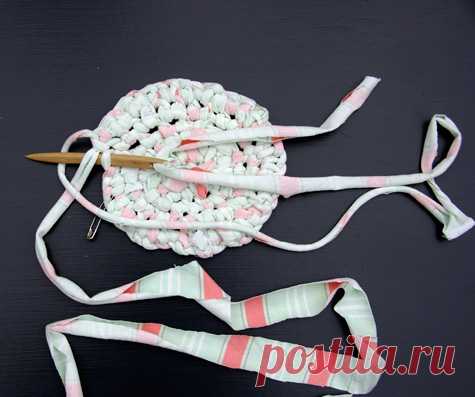 Вязание "иглой" коврика.