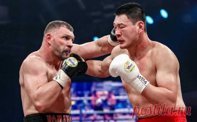 Российского боксера нокаутировали в претендентском бою за титул WBA. Евгений Романов уступил нокаутом во втором раунде китайцу Чжан Чжаосиню, потерпев первое поражение в карьере. Китаец стал претендентом на чемпионский титул WBA в весе до 101,6 кг, который принадлежит россиянину Евгению Тищенко