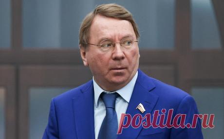 Собянин снова выдвинет в сенаторы бывшего управделами Кремля. Сенатор от Москвы Владимир Кожин будет включен в тройку кандидатов в сенаторы от столичного мэра Сергея Собянина. Его снова планируется сделать представителем столицы в Совфеде, рассказали источники РБК