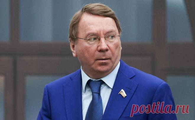 Собянин снова выдвинет в сенаторы бывшего управделами Кремля. Сенатор от Москвы Владимир Кожин будет включен в тройку кандидатов в сенаторы от столичного мэра Сергея Собянина. Его снова планируется сделать представителем столицы в Совфеде, рассказали источники РБК