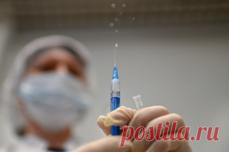 Минздрав назвал сроки введения вакцины для подростков в гражданский оборот. Глава Минздрава Михаил Мурашко сообщил, что примерно через три недели вакцина для подростков будет введена в гражданский оборот. Уточняется, что первые серии уже произведены и проходят контроль качества. 24 ноября стало известно, что в России зарегистрировали вакцину против COVID-19 для подростков.