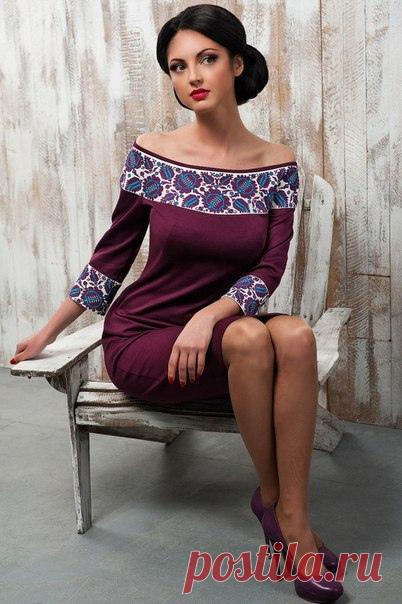 Эйфелева башня из бумаги, украшенная цветами