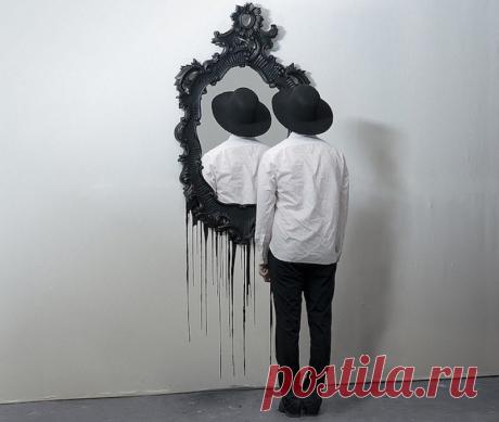 Зеркало отношений | Журнал "JK" Джей Кей Те, кого мы любим, и те, кого терпеть не можем, – все это наши зеркала.. Человеческие взаимоотношения – один из эффективнейших методов обретения осознанности. Благодаря зеркалу взаимоотношений – всех отношений без исключения – мы можем входить в расширенное состояние осознания. Мы отражаем друг друга, и мы должны научиться видеть в других себя. Это и называется зеркалом