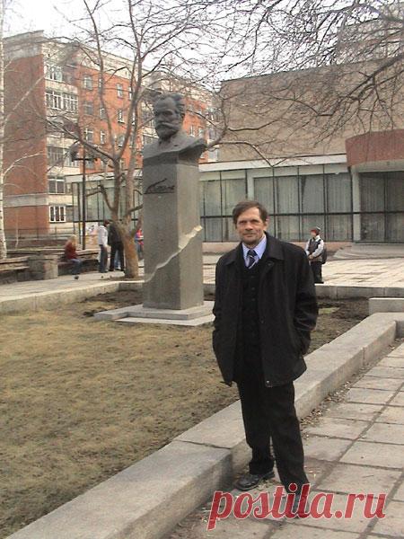 Владимир Сидоров. Симфоническая сюита № 1 из балета "Антоний и Доротея"в 5 частях (opus 47, 1982). Исполняет симфонический оркестр Свердловской филармонии (руководитель и дирижер - Андрей Чистяков). Запись из концертного зала Свердловской филармонии (июнь 1983 г.)