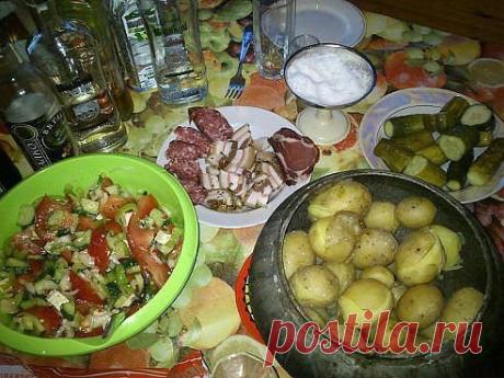 Предлагаю голосовать. Кому какой стол понравился? (6 фото)