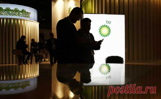Британская BP объявила о намерении продать долю в «Роснефти». BP продает 19,75% «Роснефти», а ее глава Бернард Луни выходит из совета директоров крупнейшей российской нефтяной компании. Это происходит на фоне западных санкций против России из-за военных действий на Украине