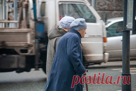 Консул РФ в Мексике призвал помочь пожилой обманутой россиянке. Сотрудники консульства РФ в Мехико при помощи соотечественников направили в Москву 73-летнюю Валентину Котову. Об этом рассказал Александр Иващенко. Перебравшиеся в Соединенные Штаты родственники оставили женщину в Мексике. Дипломатическое ведомство призвало помочь в России пожилой и нуждающейся в уходе женщине.