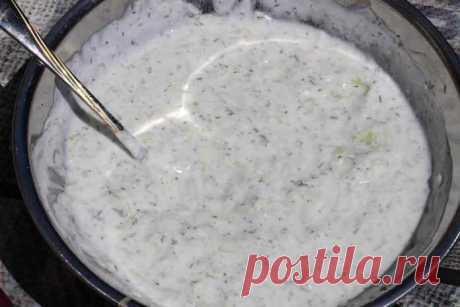 СМЕТАННО-ЧЕСНОЧНЫЙ СОУС С ЗЕЛЕНЬЮ Вкусно и просто