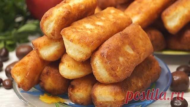 Нежная Вкуснятина из творога за 15 минут!
Творожные брусочки. Они просто наивкуснейшие, воздушные, мягкие, словно тают во рту. Идеально подходит для завтрака. Особенно оценят это лакомство дети.
Ингредиенты	
350 гр Творог
1 шт Яйцо
1 ст.л сметана
2 ст.л Сахар
1/3 ч.л Соль
1 ч.л Разрыхлитель
200-250 гр Мука
Приготовление	
В миску кладем 350 гр творога. Разбиваем 1 яйцо, добавляем 2 ст.л. сахара, соль, 1 ст.л. сметаны. Все хорошо перемешиваем.
Добавляем постепенно просеянную...