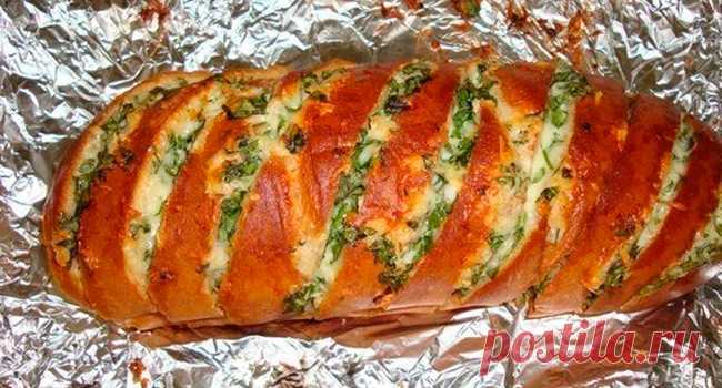 БАТОН ЗАПЕЧЕННЫЙ С СЫРОМ И ЧЕСНОКОМ