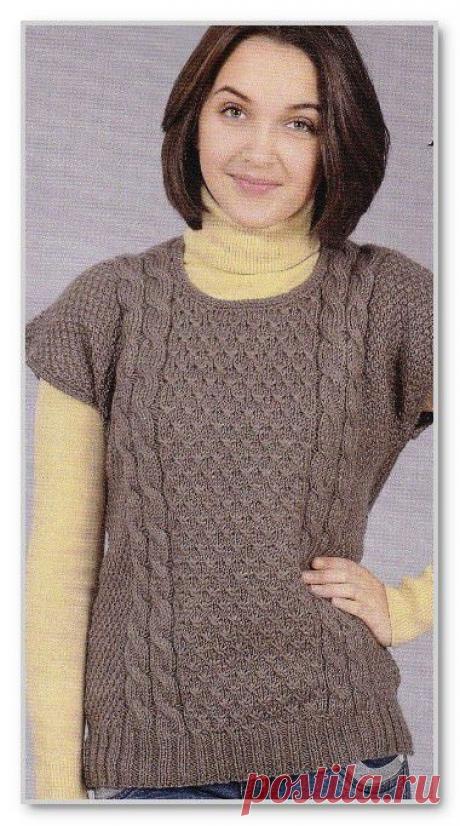 Вязание спицами. Однотонная прямая безрукавка с фантазийным рельефным узором. Размер: 46
