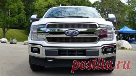 Смотри! Ford F-150 Raptor 2018 года Совсем скоро все любители зарубежного авто смогут оценить новый спортивный пикап американского автомобильного производителя Ford, который будет выставлен н