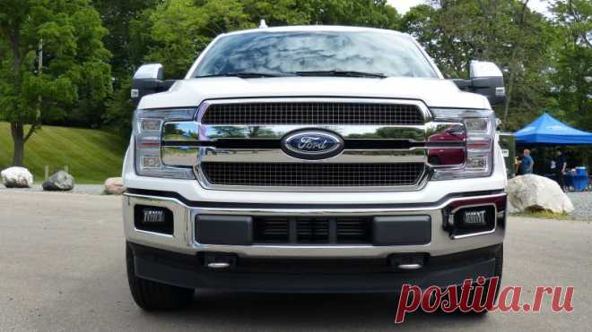Смотри! Ford F-150 Raptor 2018 года Совсем скоро все любители зарубежного авто смогут оценить новый спортивный пикап американского автомобильного производителя Ford, который будет выставлен н