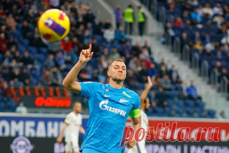 Появились подробности ухода Дзюбы из «Адана Демирспор». Появились подробности ухода российского нападающего Артема Дзюбы из «Адана Демирспор». По информации «Матч ТВ», соглашение форварда с клубом расторгнуто по обоюдному согласию сторон. Он стал свободным агентом и покинул Турцию. Футболистом интересуются несколько турецких и российских команд, среди которых нет «Зенита».