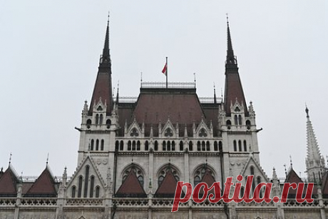 Венгрия захотела отложить голосование о вступлении Швеции и Финляндии в НАТО. Голосование в Национальном собрании Венгрии о ратификации протоколов о вступлении Швеции и Финляндии в НАТО, вероятно, будет снова перенесено. Венгерский вице-премьер Жолт Шемьен запросил отсрочку намеченной на 20 марта парламентской сессии, на которой депутаты должны проголосовать о членстве в НАТО этих двух стран.