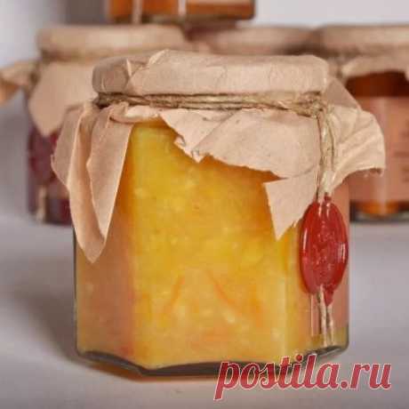 Домашний лимонно-имбирный джем для иммунитета
При регулярном употреблении имбирь, лимон и мед способны не только защитить от простудных заболеваний, но и повысить иммунитет всего организма в целом. Это природное лекарство поднимает жизненный тонус, дает силы для умственной и физической работы. Также это еще и действенное средство для похудения. Рекомендуем приготовить чудесную смесь из натуральных продуктов, полезную и приятную на вкус.
Необходимые ингредиенты:
корень имби...