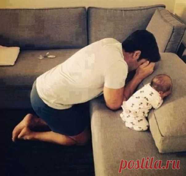 Жена обещала сюрприз. Говорит, отвернитесь и считайте до 10... Отвернулись, посчитали, оборачиваются, жены нет, на столе записка:
"Я ушла в салон красоты, телефон не взяла, каша и суп на плите, вернусь через три часа... Приятного выходного!"