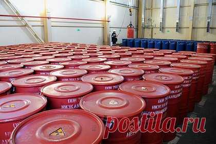 В Росатоме опровергли прекращение поставок урана в США. Компания Tenex, являющаяся предприятием Росатома, опровергла распространенную Bloomberg информацию о якобы имевших место «предупреждениях» о возможности запрета в России поставок обогащенного урана в США. В организации отметили, что «в полном объеме и в согласованный срок» выполняют свои контрактные обязательства.