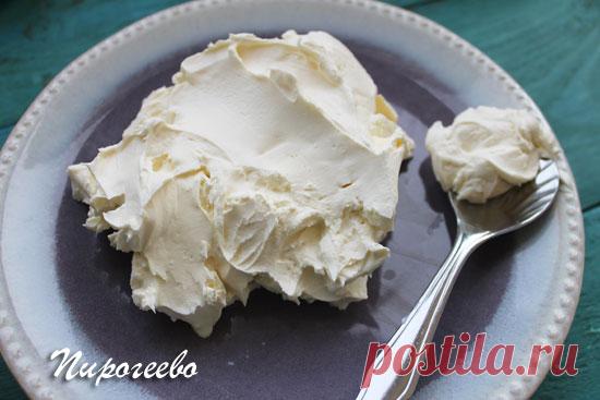 Творожный сыр Маскарпоне в домашних условиях: пошаговый рецепт с фото Творожный сливочный сыр легко можно приготовить в домашних условиях. Для этого возьмите самую жирную сметану и натуральный йогурт - вот и весь рецепт!