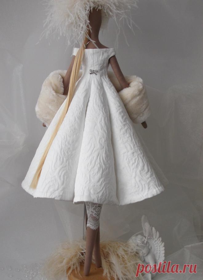 This dress is made for Tilda doll 26 inches (65 cm) tall, and Odiva Tilda doll 68 cm-72 inches

If you want my Tilda -Odiva, you can take a look at this link:
https://www.etsy.com/listing/917059804/pdf-dress-sewing-pattern-and-tutorial?ref=shop_home_active_12&crt=1

All PDF files are also suitable for Odiva Tilda doll