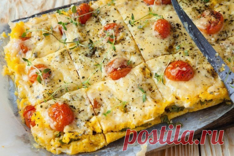 Готовим поленту из кукурузной крупы, ну очень вкусно! 
на 100грамм - 84.08 ккалБ/Ж/У - 3.38/1.12/15.47 
Ингредиенты: 
1 ст. кукурузной крупы 
2.5 ст воды 
2-3 помидора черри 
30 гр сыра 
3-4 шт жареных грибов 
Зелень 
Соль, итальянские травы 
Приготовление: 
Крупу залить водой, посолить и сварить до готовности. 
Выложить в противень для запекания, сверху добавить немного итальянских трав, нарезать помидор, зелень, выложить грибы, посыпать сыром и отправить в разогретую духовку до расплав
