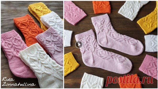 Ажурные носки спицами Друзья, я буду искренне благодарна вам, если вы не будете пропускать рекламу - это поддерживает мой канал и мой энтузиазм снимать для вас видео, делит...