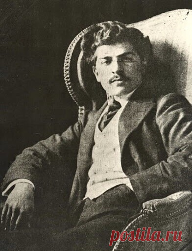 СЕВАК Рубен(Чилинкирян Рубен)(1885—1915),армянский поэт и прозаик.Жертва геноцида 1915.Родился в с.Силиври,близ Константинополя.Окончил училище Перперян в Константинополе и медицинский факультет Лозаннского университета (1911).В 1911—14 работал в одной из больниц Лозанны.В 1915 возвратился в Константинополь,в качестве врача был призван в турецкую армию,затем арестован и по дороге в ссылку убит (вместе с Сиаманто,Варужаном и другими).Автор произведений на любовные, социальные, патриотические темы