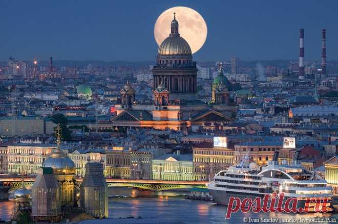 Санкт-Петербург (Россия). Бывшая столица России (между 1713-1728 и 1732-1918) город Санкт-Петербург Петербург внесен в список объектов Всемирного наследия ЮНЕСКО. В этом городе 36 исторических архитектурных комплексов, около 4000 памятников архитектуры, истории и культуры. В городе 221 музей, 2000 библиотек, более 80 театров, 100 концертных площадок, 45 выставочных залов и галерей. Ведь не зря Санкт-Петербург называют культурной столицей России.