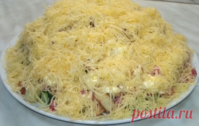 Шикарный салат с курицей, сухариками и сыром превратит любой семейный ужин в настоящий праздник. — Сад Заготовка