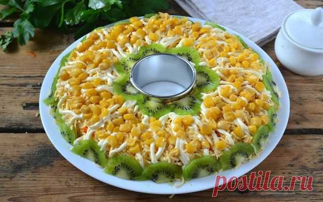 Слоеные салаты на Новый год 2019: рецепты с фото - простые и вкусные Слоеные салаты на Новый год 2019 занимают особое место на праздничном столе. Рецепты с фото простые и вкусные помогут в приготовлении блюд.