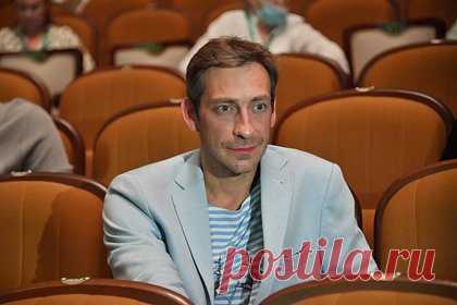 Российский актер доверился криптоинвестору и лишился 10 биткоинов. Российский актер Артем Ткаченко лишился 10 биткоинов и шести миллионов рублей из-за мошенничества криптоинвестора. В 2021 году артист по совету коллеги Павла Деревянко решил заработать на криптобизнесе. Ткаченко познакомили с предпринимателем Григорием Мулузяном, которому отдал биткоины в надежде на прибыль.