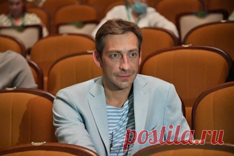 Российский актер доверился криптоинвестору и лишился 10 биткоинов. Российский актер Артем Ткаченко лишился 10 биткоинов и шести миллионов рублей из-за мошенничества криптоинвестора. В 2021 году артист по совету коллеги Павла Деревянко решил заработать на криптобизнесе. Ткаченко познакомили с предпринимателем Григорием Мулузяном, которому отдал биткоины в надежде на прибыль.