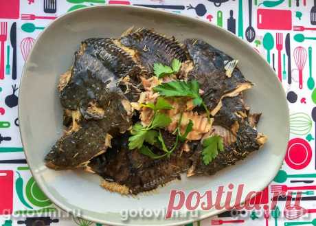 Камбала с розмарином и красным вином в рукаве для выпечки. Рецепт с фото Камбала - рыба жирная, с небольшим количеством костей, что особенно приятно. Попробуйте приготовить её так, как описано в этом рецепте - в рукаве для запекания, с добавлением красного вина и розмарина. Получается и вкусно, и быстро.