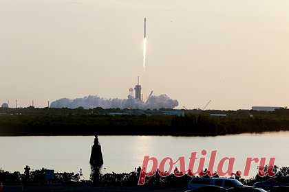 Украинский офицер рассказал о планах России полностью заглушить Starlink. Россия получила технологию, позволяющую глушить систему спутниковой связи Starlink, и готовится к ее внедрению в войска. Об этом рассказал командир роты ударных БПЛА Вооруженных сил Украины с позывным Мадьяр. Устройства связи Starlink были переданы украинской армии американским миллиардером и изобретателем Маском.