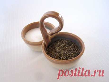 Pottery Salt and Pepper Pinch Pot with Handle Earth Tones