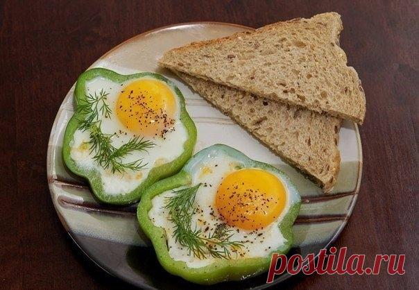 Как приготовить глазунья в кольцах болгарского перца. - рецепт, ингридиенты и фотографии