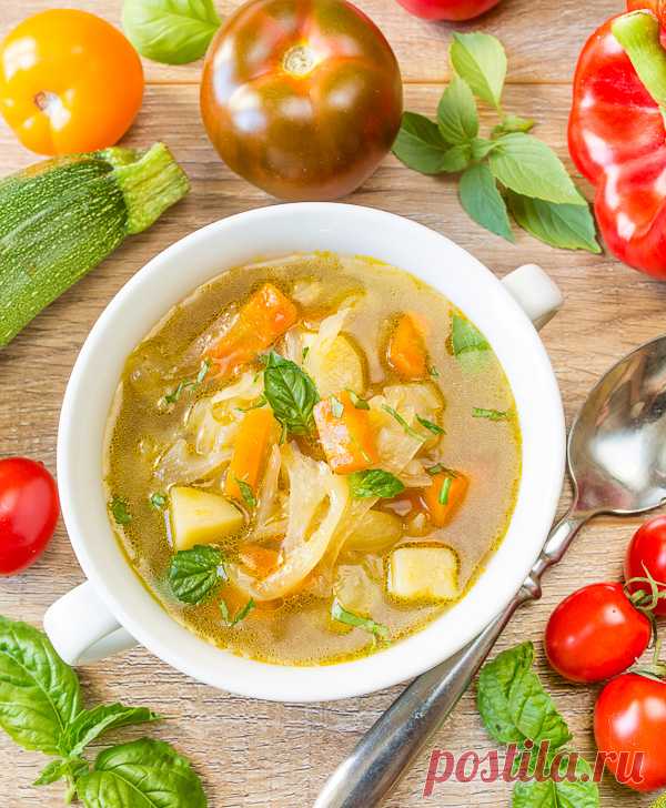 Суп из молодой капусты для худеющих на Вкусном Блоге Что-то я незаслуженно позабыла о рубрике “Худеем вкусно”. Довольно легкие блюда в блоге все же появляются. Вот и сегодня я принесла вам рецепт вкусного низкокалорийного супа – всего 32 ккал на 100 г. То есть на стандартную порцию 300 г супа выйдет всего 95 ккал. Суп сварен на овощном бульоне…