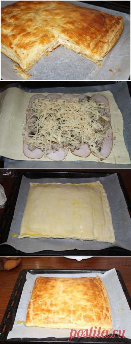 Слоеный пирог с пастромой и сыром | Смачно