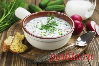 Окрошка на кефире с копченой курицей 

Ингредиенты 
копченое куриное филе - 300 г 
свежие огурцы - 450 г 
картофель - 400 г 
яйца - 5 шт. 
редис - 150 г 
укроп, петрушка и зеленый лук - по вкусу 
соль - по вкусу 
кефир - по вкусу 
минеральная вода - по вкусу