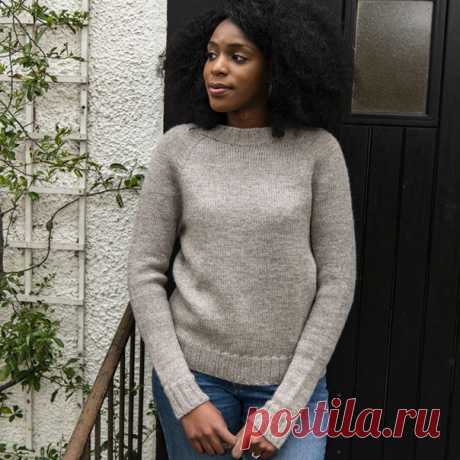 Джемпер One Sweater от дизайнеров The Fibre Co, джемпер связан регланом сверху, размерный ряд от детского до взрослого, это базовая модель для всех