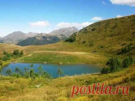 Озеро Любви в Архызе - YouTube Удивительные природные объекты в форме сердца встречаются на планете Земля нечасто. Я рассказала об одном из них. Мы видели озеро в форме сердца в горах Архыза (Кавказ). Место потрясающее по красоте!