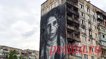 Итальянский художник нарисовал в Мариуполе мурал и посвятил его детям Донбасса. Итальянский уличный художник Чиро Черулло, также известный как Йорит, нарисовал в Мариуполе мурал, посвящённый пострадавшим детям Донбасса. Читать далее