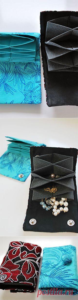 yoshimi the flying squirrel: Accessory carrying sachet