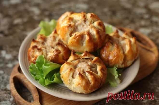 Необычные пирожки из слоеного теста с фаршем. Очень быстро и вкусно Необычные пирожки из слоеного теста с фаршем. Очень быстро и вкусно Хотите приготовить пирожки, но не хотите возиться с приготовлением теста.Тогда предложу вам простой рецепт приготовления пирожков с ...