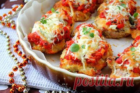 Рецепт куриных бедрышек с овощами и сыром / Меню недели