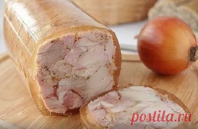 Отрезаю кусочек и даю сыну в школу: Просто шик, блеск, красота! 

Такой рулет точно в силах накормить досыта всю семью! 

Ингредиенты: 
Грудка куриная 1,5 кг 
Горчица 3 столовые ложки 
Масло оливковое 5 столовых ложек 
Чеснок 2 головки 
Смесь перцев молотая 2 г 
Кориандр молотый 1 чайная ложка 
Паприка молотая 4 столовые ложки 
Приправа для курицы 4 столовые ложки 
Сок лимонный ½ штуки 
Соль по вкусу 
Желатин 60 г 

Приготовление: 
1. Грудки нарезать на небольшие куски, до...