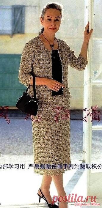 . Элегантная классика. Бежевый костюм из льна. Этот классический костюм выглядит строго и элегантно. Он вполне подходит для деловой женщины. Два размера Обхват груди 96 см и обхват груди 102.5 см. Обхват талии 80 см и 82 см