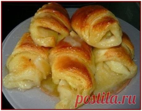 Слойки с яблоками
