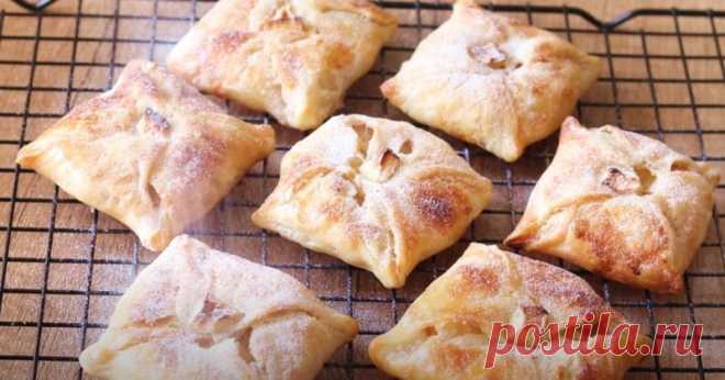 Слойки с яблочной начинкой
